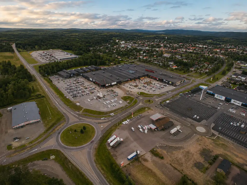 Flygfoto över Charlottenberg i Värmland där RSAB erbjuder installation, byte och service av bergvärmepumpar.